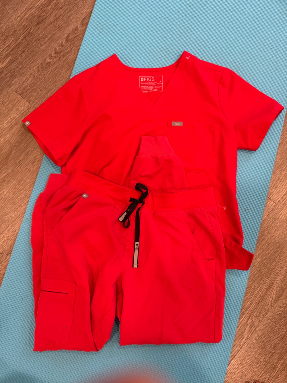 FIGS women’s Bright Red Scrub Top and Jogger Set